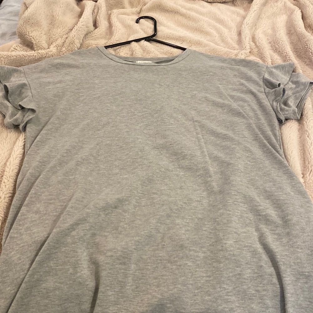 Gray tshirt dress with ruffle sleeves and pockets